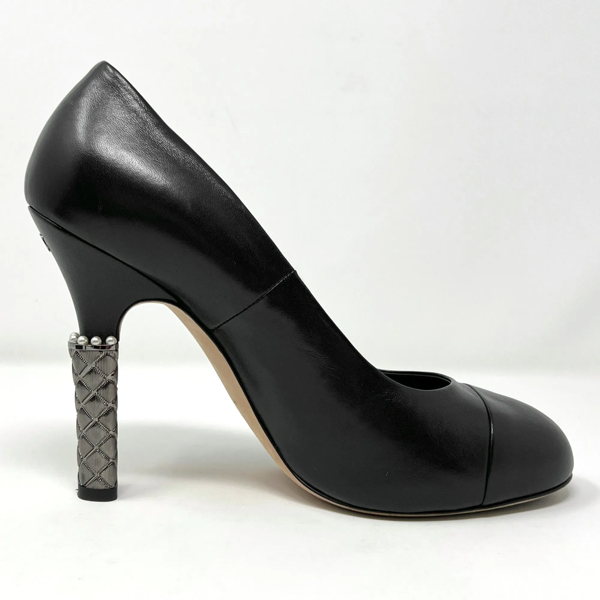 Chanel Black Leather Round Toe Metal Pearl CC Interlocking Logo Heels Pumps Size EU 39.5