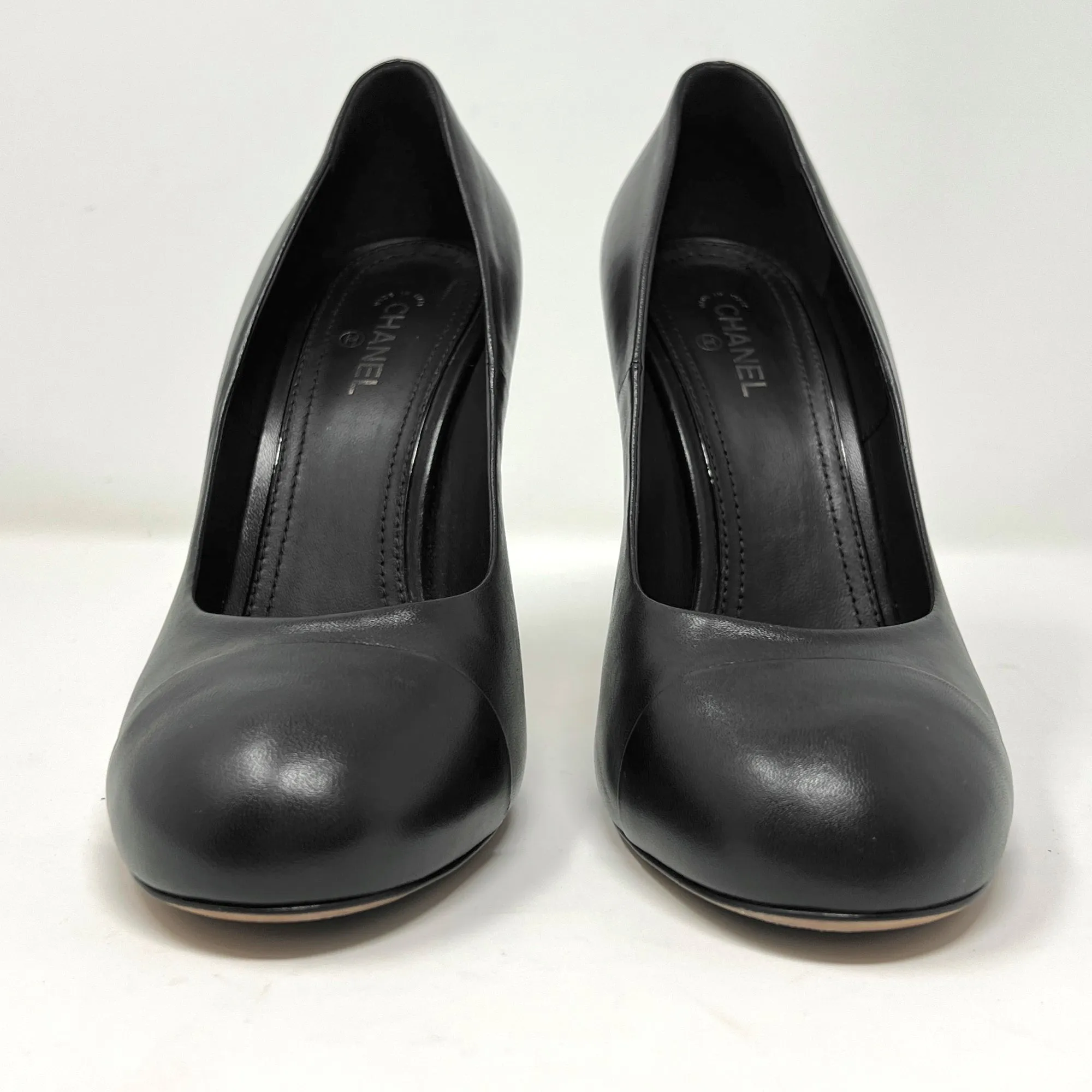 Chanel Black Leather Round Toe Metal Pearl CC Interlocking Logo Heels Pumps Size EU 39.5
