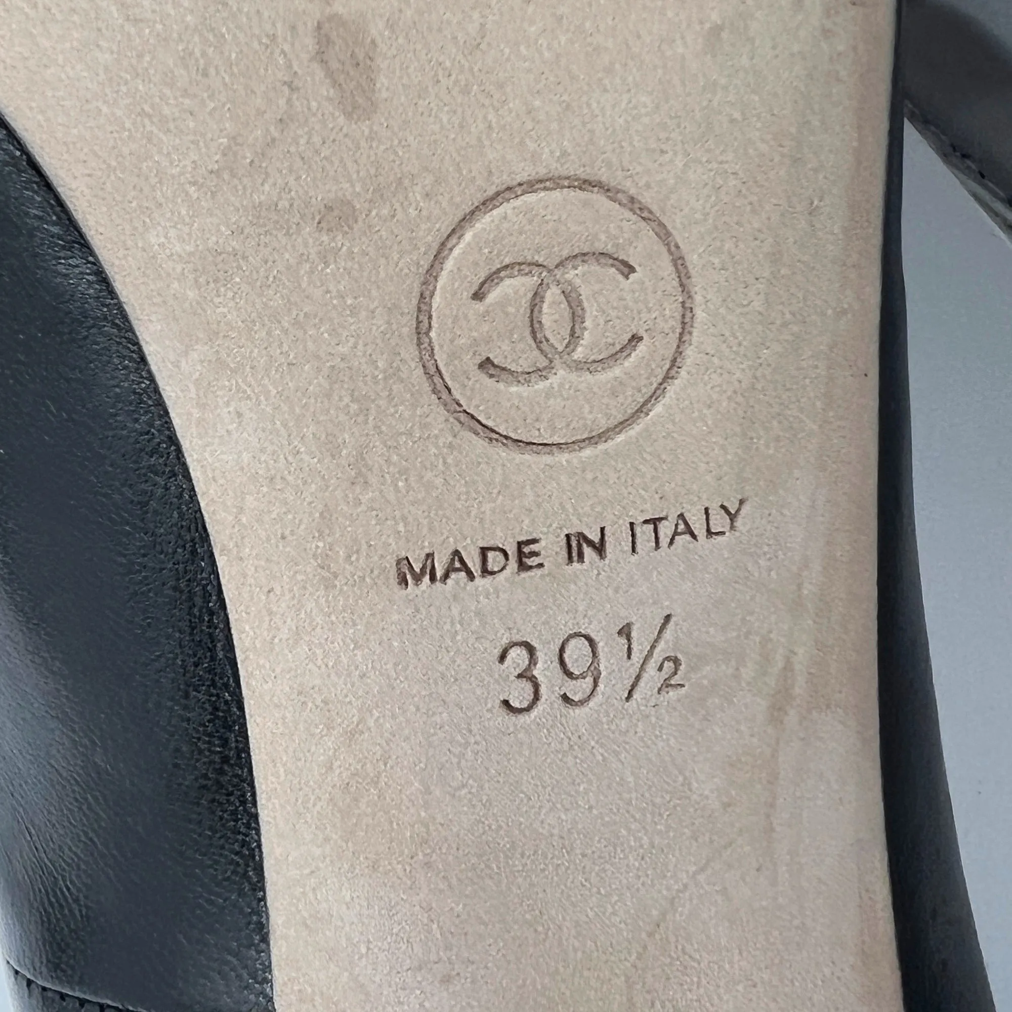 Chanel Black Leather Round Toe Metal Pearl CC Interlocking Logo Heels Pumps Size EU 39.5