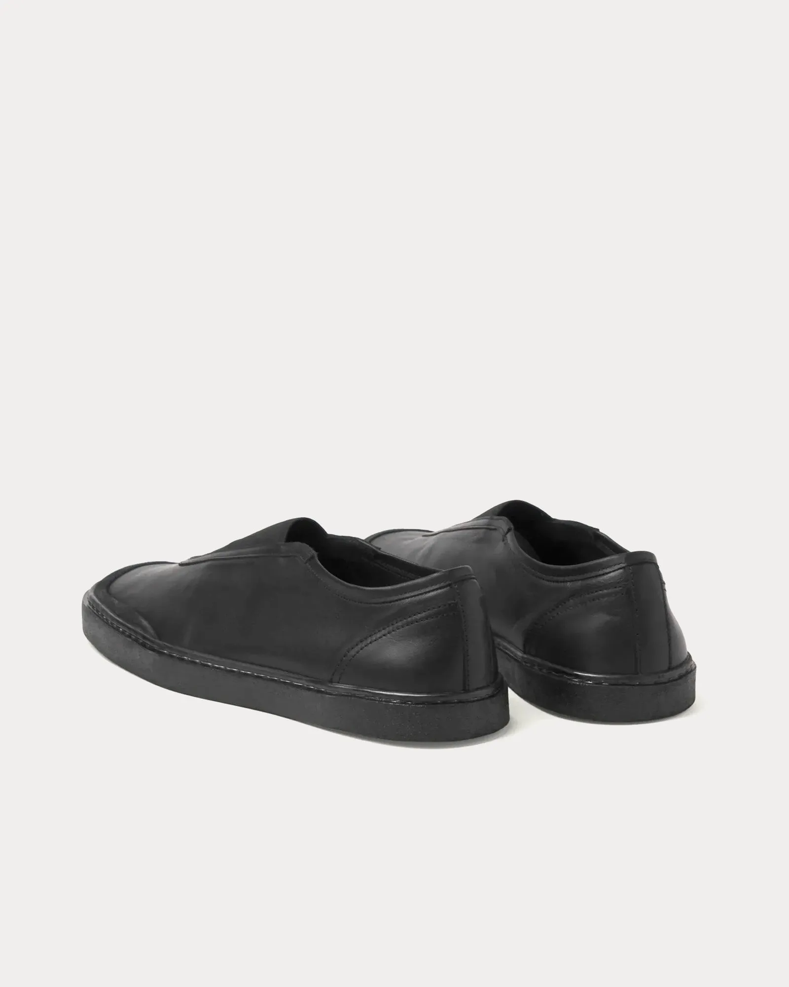 Linoleum Elastic Soft Leather Black Low Top Sneakers
