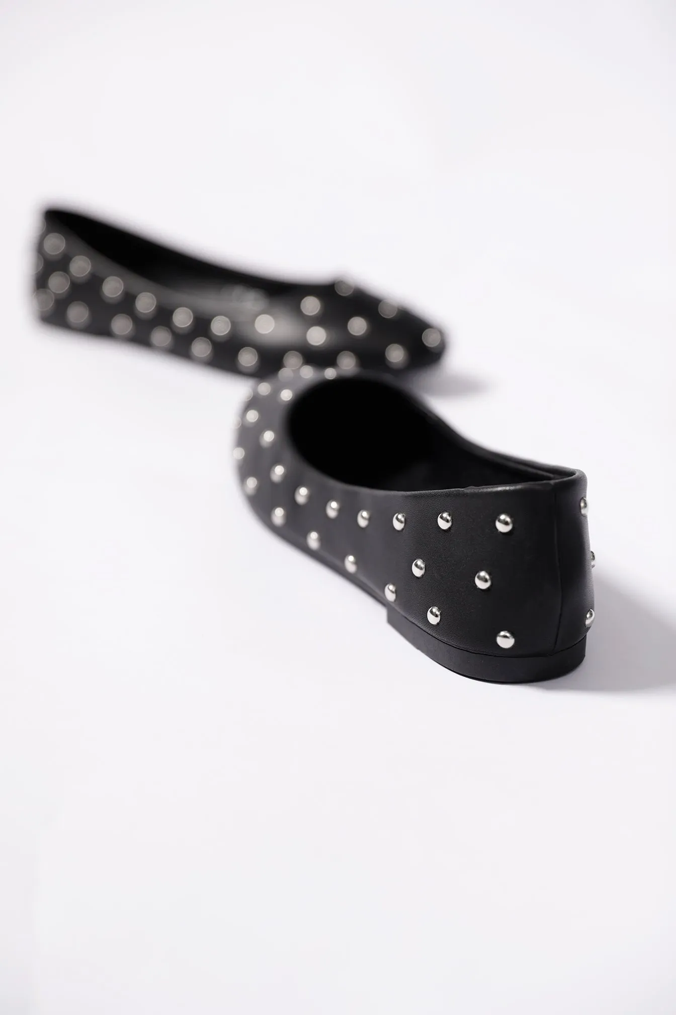 STUDDED PUMPS